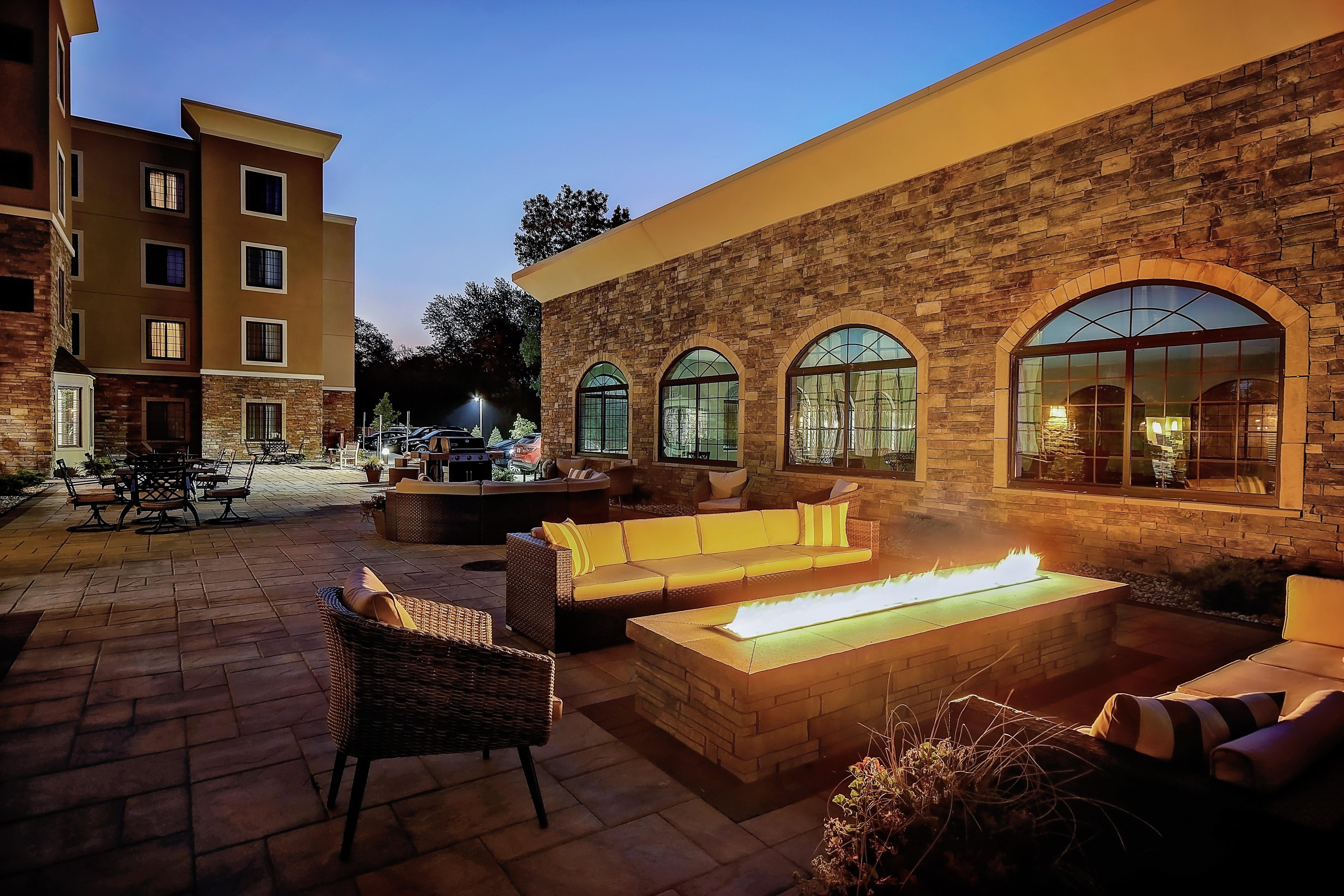 Staybridge Suites - Holland By Ihg Exterior foto